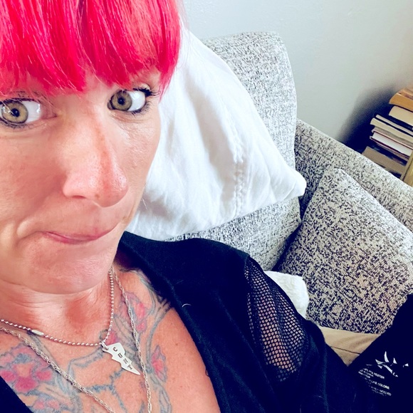 Tanya here, lover of fashion vintage wear! - Picture 4 of 14